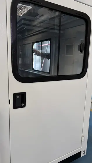 Detalhe da porta e janela — MUTMETAL
