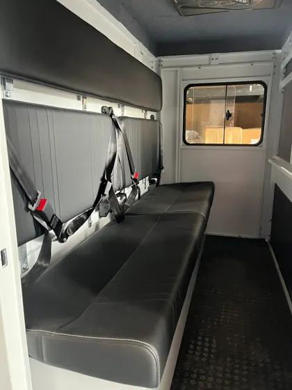 Interior da cabine e bancos — MUTMETAL